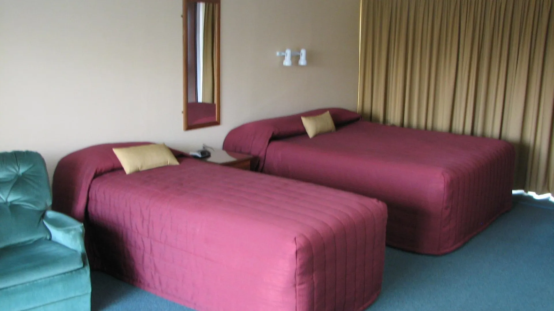ביאנהיים Sundowner Motel